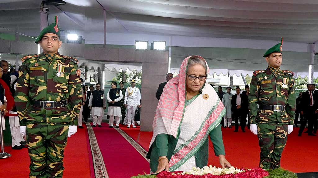 স্বাধীনতা দিবসে বঙ্গবন্ধুর প্রতিকৃতিতে প্রধানমন্ত্রীর শ্রদ্ধা