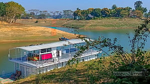 মায়ালীনে ভেসে থাকা দুদিন