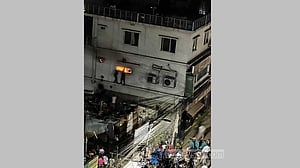 এবার ওয়ারীর রেস্তোরাঁর আগুন নিভল দ্রুতই