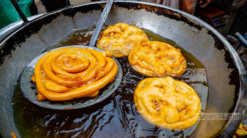 শাহী জিলাপির দেখা মেলে পুরান ঢাকার চকবাজারের ইফতারি বাজারে।