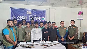 যশোরে ‘ডাকাতির প্রস্তুতির’ সময় আটক ৯ তরুণ, অস্ত্র জব্দ