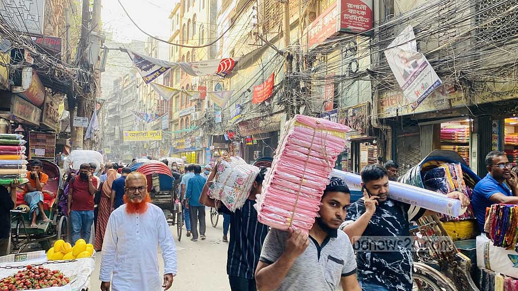 ঈদ ঘিরে সরগরম ঢাকার ইসলামপুর