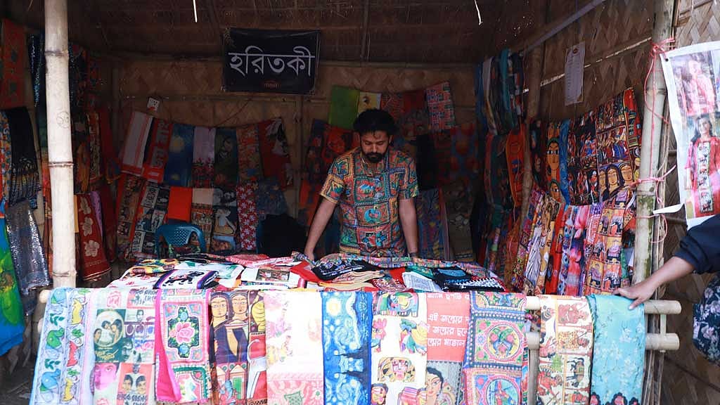 বেইলি রোডে আগুন: শিল্পকলায় স্থগিত ‘দলছুটের’ পরিবেশনা
