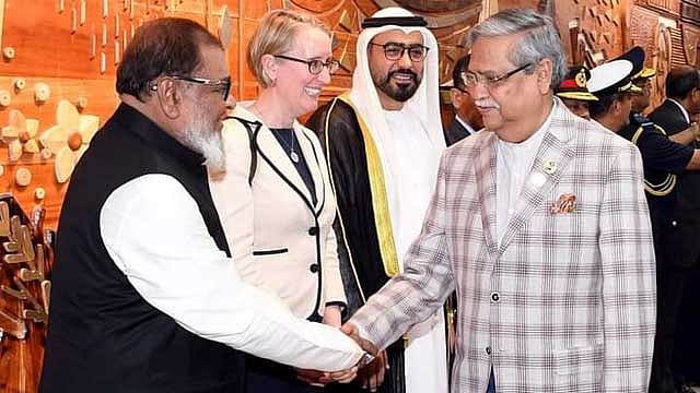স্বাস্থ্য পরীক্ষার জন্য যুক্তরাজ্যে গেলেন রাষ্ট্রপতি
