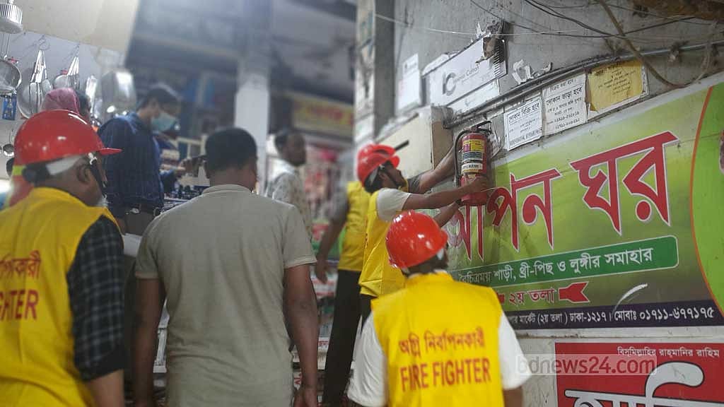 ‘মৌচাক-আনারকলিতে’ আগুন নেভানোর প্রশিক্ষণ