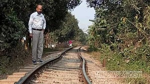 গরম পড়ার আগেই আখাউড়ায় বেঁকে গেল রেল লাইন