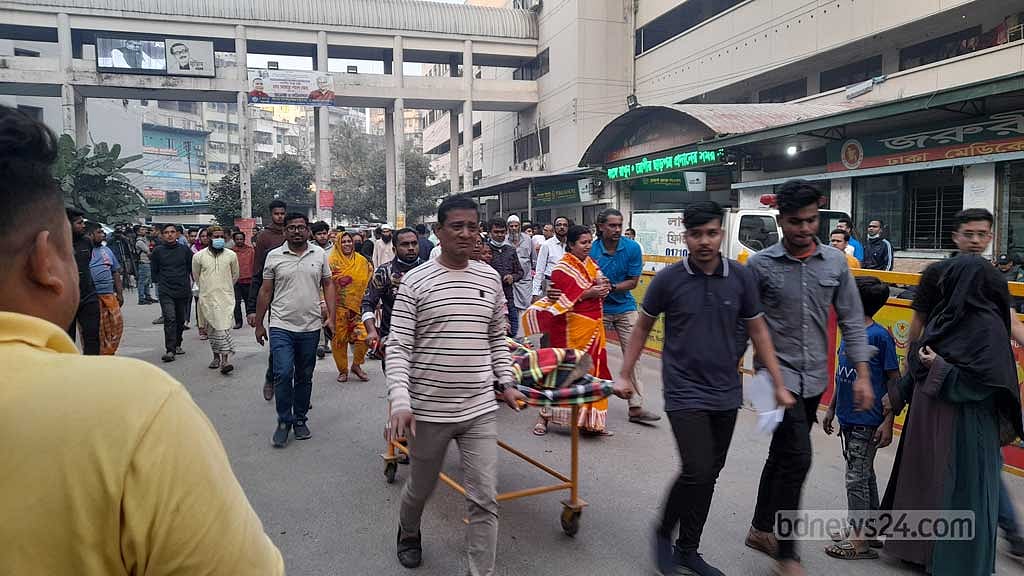 সন্তানদের ‘জড়িয়ে ধরে’ লাশ হলেন পপি