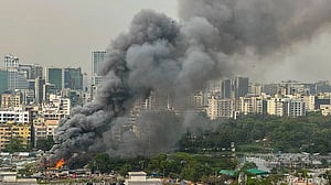 মহাখালীতে পুড়ল বস্তি