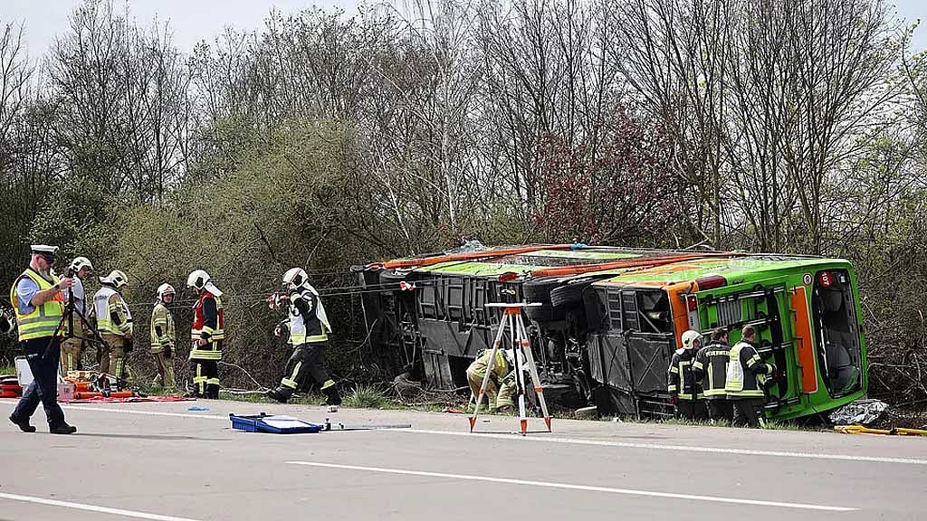 জার্মানিতে সড়ক দুর্ঘটনায় অন্তত ৫ জনের মৃত্যু