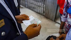 ট্রেনের আগাম টিকেট: দ্বিতীয় দিনের টিকেট শেষ আধা ঘণ্টায়