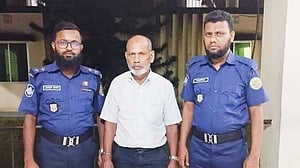 তিন মাসের সাজা এড়াতে ৪০ বছর আত্মগোপনে