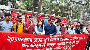 পোশাক কারখানায় ২০ রোজার মধ্যে বেতন-বোনাস দেওয়ার দাবি