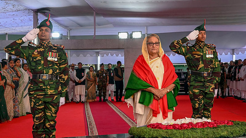 ঐতিহাসিক ৭ মার্চ উপলক্ষে বৃহস্পতিবার সকালে ধানমণ্ডি ৩২ নম্বরে জাতির পিতা বঙ্গবন্ধু শেখ মুজিবুর রহমানের প্রতিকৃতিতে শ্রদ্ধা জানান প্রধানমন্ত্রী শেখ হাসিনা।