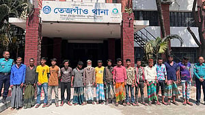 তেজগাঁওয়ের ‘ব্লেড মন্টু’ বাহিনীর ১৬ জন গ্রেপ্তার