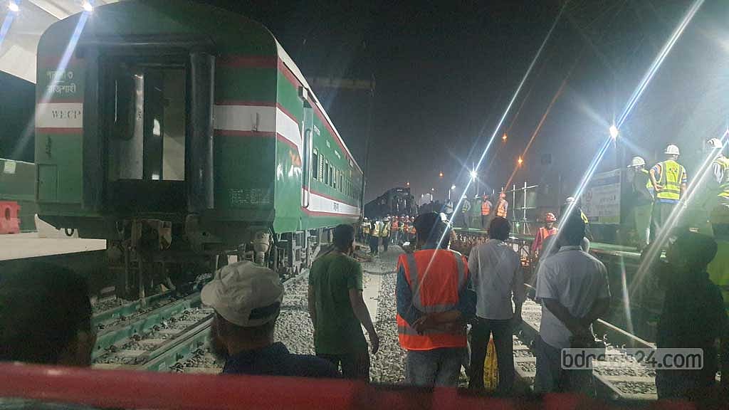 পঞ্চগড় এক্স‌প্রেসের ব‌গি উদ্ধার, ৫ ঘণ্টা পর উত্তরবঙ্গের ট্রেন চলাচল শুরু