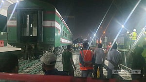 পঞ্চগড় এক্স‌প্রেসের ব‌গি উদ্ধার, ৫ ঘণ্টা পর উত্তরবঙ্গের ট্রেন চলাচল শুরু