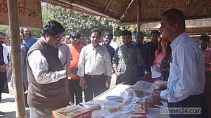 মিষ্টির গন্ধে মৌ মৌ শিল্পকলা