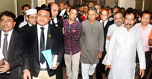 ৯ বছর আগের মামলায় আমীর খসরুসহ ৪৫৩ জনের বিচার শুরু