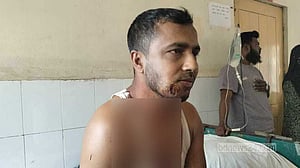 ‘তো‌কে উচিত শিক্ষা দিতে লাখ টাকার বা‌জেট হ‌য়ে‌ছে’ বলে শিক্ষককে মারপিট