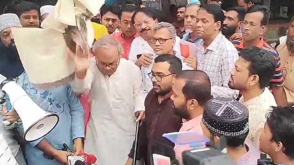 ‘ভারতীয় পণ্য বর্জন’: দলে আলোচনা ছাড়াই রিজভীর সংহতি?