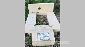 শহীদ শামছুল হকের পরিবারের ‘খোঁজ নেয় না কেউ’