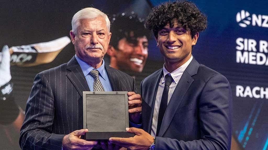 সবচেয়ে কম বয়সে হ্যাডলি মেডেল জিতলেন রাভিন্দ্রা