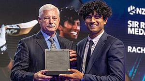 সবচেয়ে কম বয়সে হ্যাডলি মেডেল জিতলেন রাভিন্দ্রা