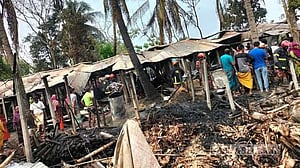 নাটোরে আগুনে পুড়ল গুচ্ছগ্রামের ১৭ বসত ঘর