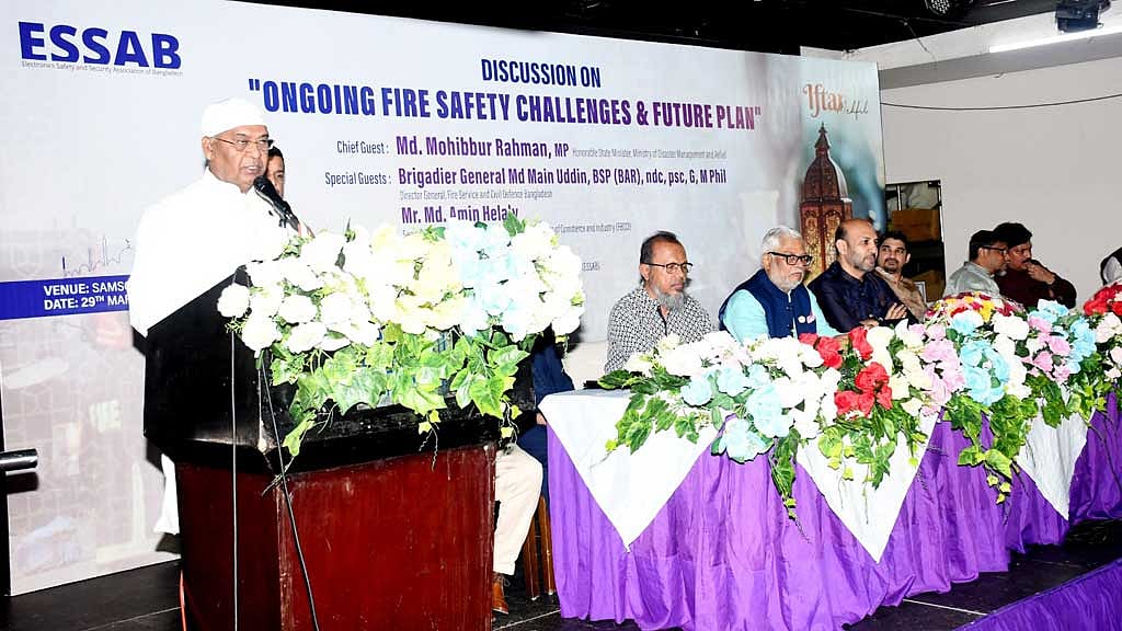 অগ্নি নিরাপত্তা নিশ্চিতে সম্মিলিত প্রচেষ্টা চান দুর্যোগ ও ত্রাণ প্রতিমন্ত্রী