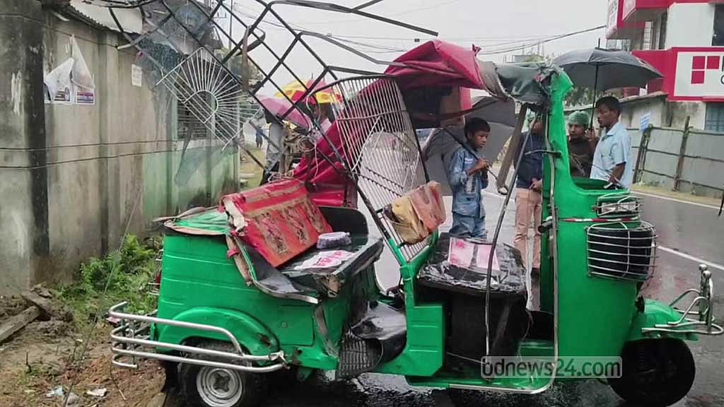 নীলফামারীতে পিক আপের ধাক্কায় অটোরিকশার ২ যাত্রী নিহত