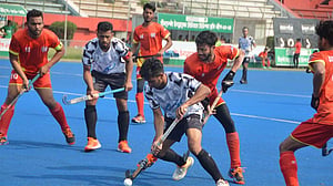 জিমি ও সারির হ্যাটট্রিকে উড়ল মোহামেডান