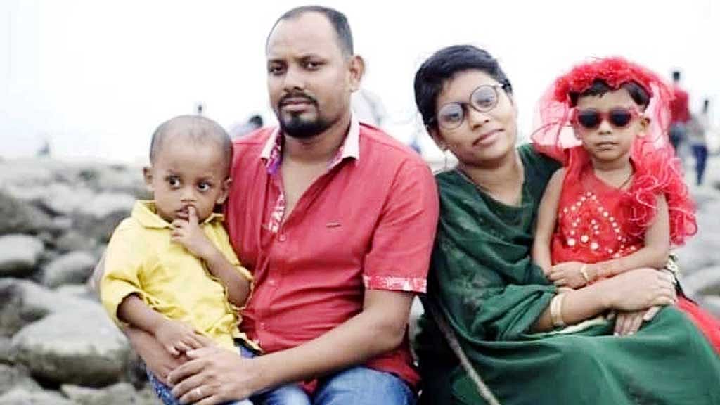 মেঘনায় ট্রলার ডুবি: মৃতদের ২ জন কনস্টেবল সোহেল রানার স্ত্রী-মেয়ে