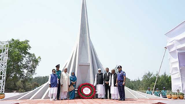 চট্টগ্রামের কাট্টলীতৈ অস্থায়ী স্মৃতিসৌধ উদ্বোধন