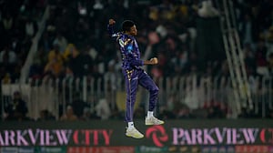 পিএসএলে ‘প্রথম’ হ্যাটট্রিক আকিল হোসেনের
