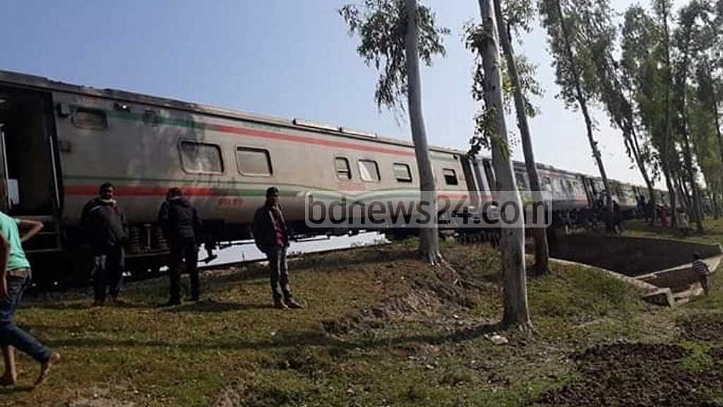 নাটোরে লালমনি এক্সপ্রেসের ইঞ্জিন বিকল, ট্রেন চলাচল ব্যাহত