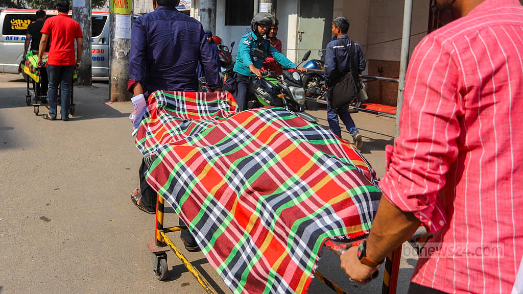 মর্গে পড়ে আছে নারী ও শিশুর লাশ, নেই দাবিদার