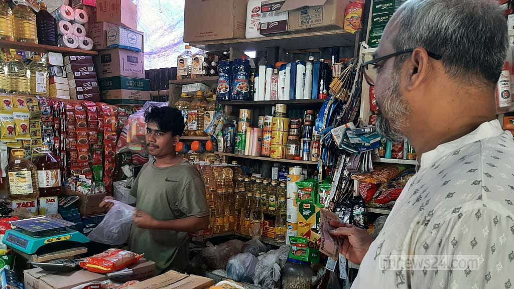 ১০ দিন আগে ঘোষণা দিয়েও কমানো গেল না তেলের দাম