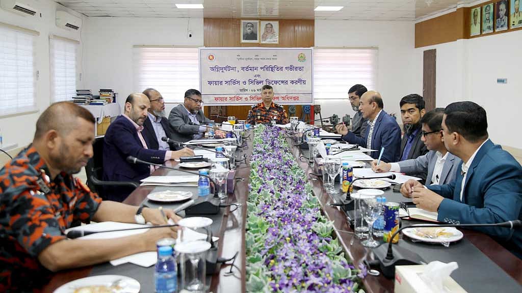 ঝুঁকিপূর্ণ ভবনের তালিকা অনলাইনে প্রকাশের প্রস্তাব গোল টেবিল বৈঠকে