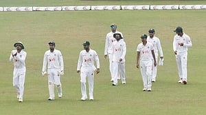 বাংলাদেশকে হতাশ করে প্রথম দিনে তিনশ পেরিয়ে শ্রীলঙ্কা