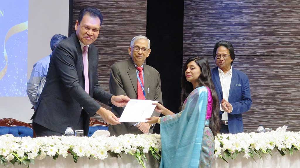 ‘মেধা বৃত্তি’ পেল ইস্ট ওয়েস্টের ২৪৯ শিক্ষার্থী
