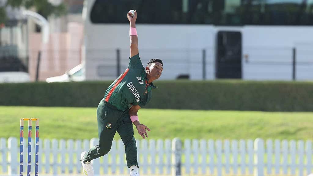 ৯ ওভারে ১০৪ রান দিয়ে তরুণ পেসারের রেকর্ড