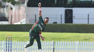 ৯ ওভারে ১০৪ রান দিয়ে তরুণ পেসারের রেকর্ড