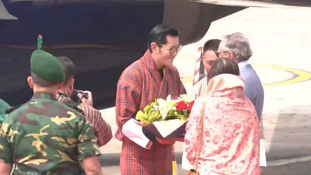 ভুটানের রাজাকে লাল গালিচা সংবর্ধনা