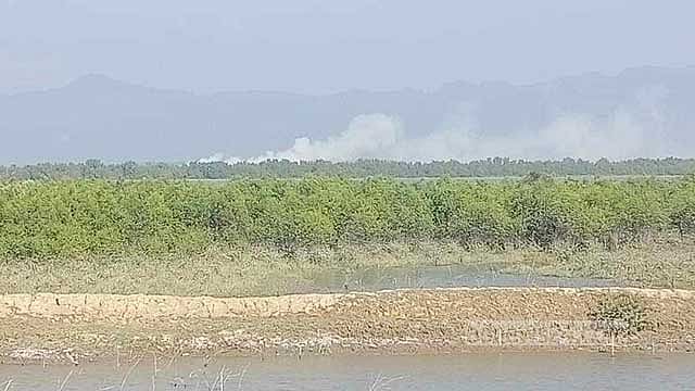 নাফ নদীর ওপারে বিকট শব্দের পর ‘আগুনের ধোঁয়া’