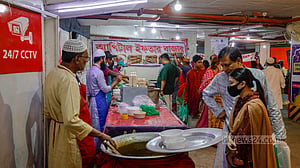 পার্কিংয়ে ইফতার বাজার