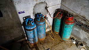 অঘটনের অপেক্ষায় ধানমন্ডি?