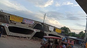 বিআরটি প্রকল্পের নির্মাণ সামগ্রীর স্তূপে মিলল যুবকের লাশ