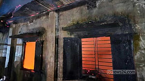 গাজীপুরে পুড়ল কৃষকের বসতবাড়ি, দগ্ধ ৯টি গরু