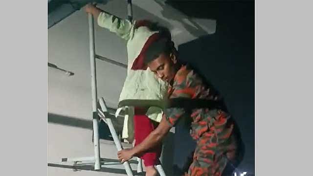 চট্টগ্রামে ১১ তলার কার্নিশ থেকে কিশোরী গৃহকর্মী উদ্ধার