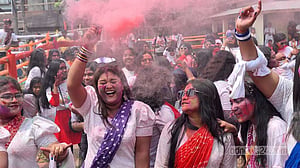 লাগল যে দোল